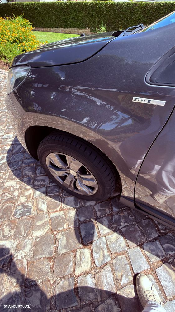 Peugeot 2008 1.2 PureTech Style - 12