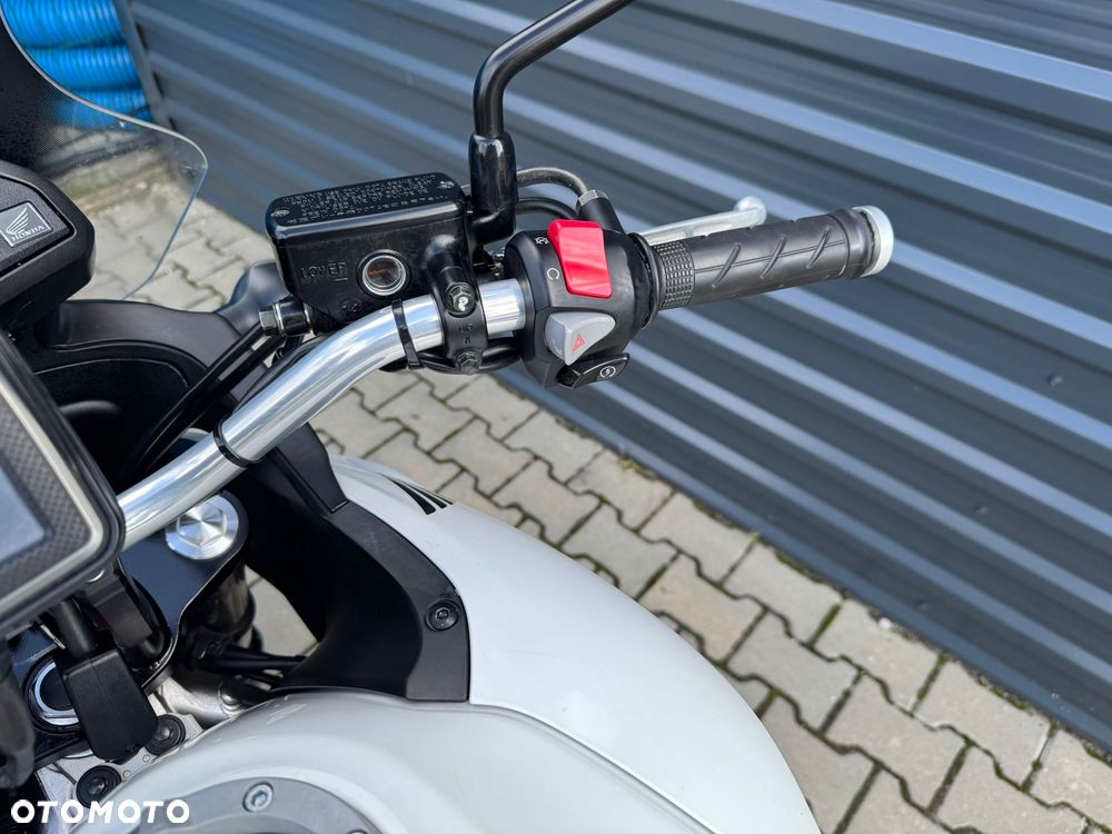 Honda VFR - 13