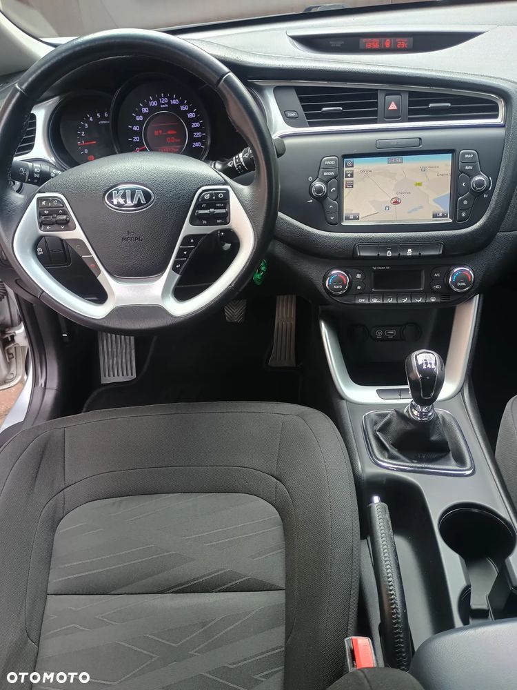 Kia Ceed 1.6 CRDi 136 ISG Dream Team Edition - 11