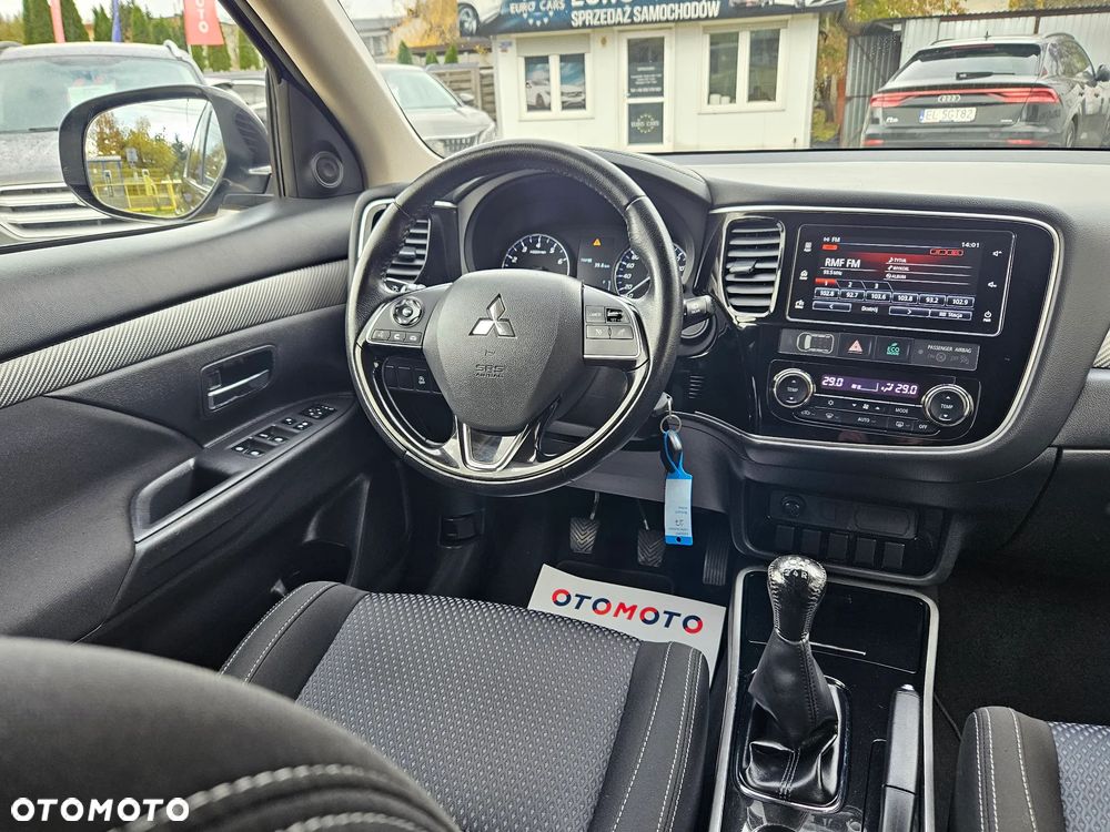 Mitsubishi Outlander 2.0 Invite + 2WD - 23