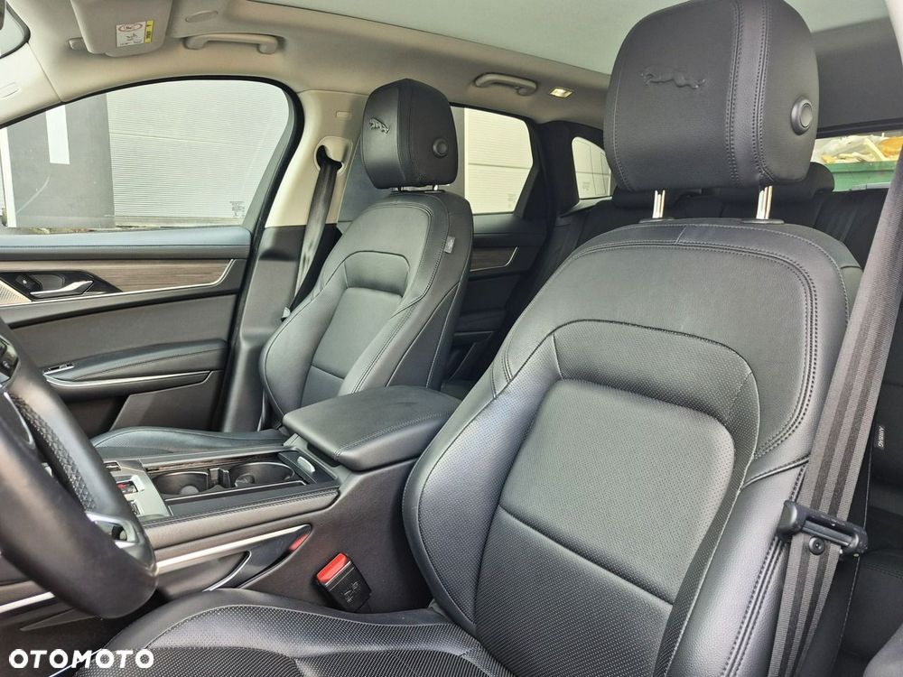 Jaguar F-Pace P250 AWD SE - 22