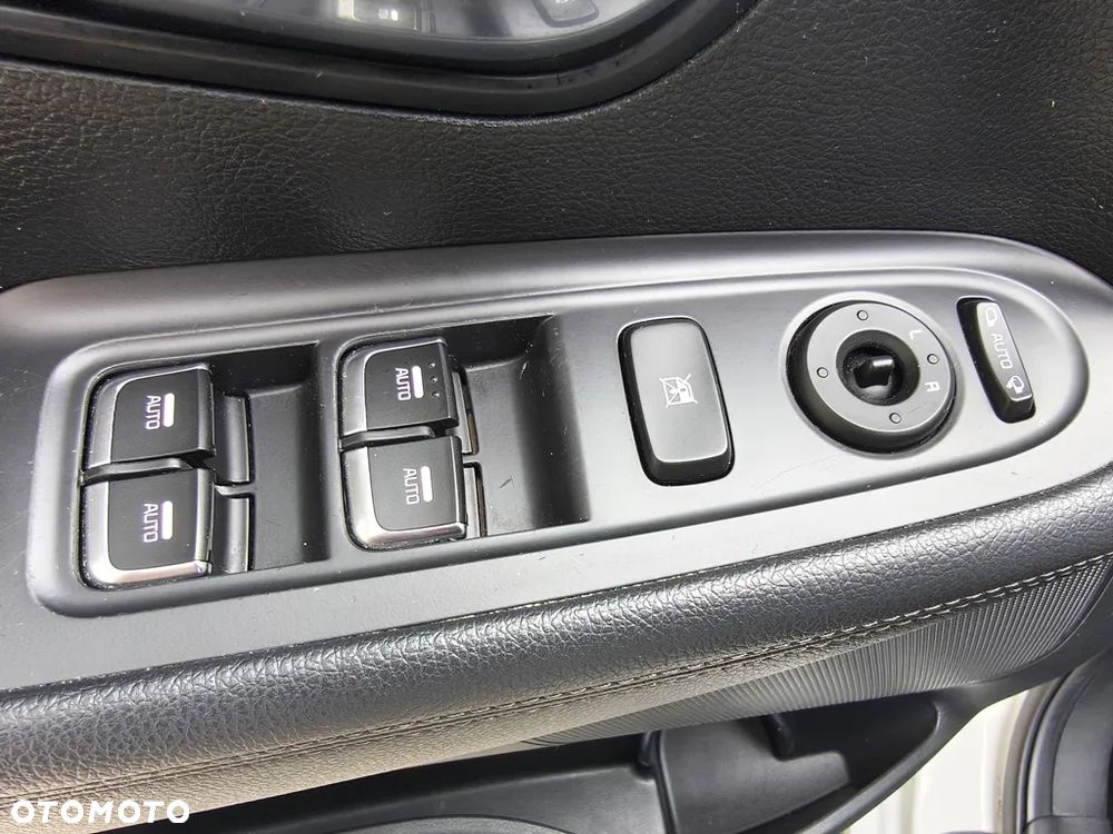Kia Carens 1.7 CRDi 115 Dream Team Edition - 17