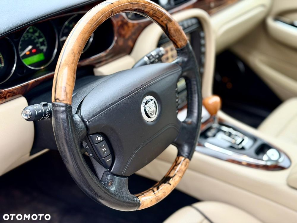 Jaguar XJ XJ8 4.2 Executive - 21