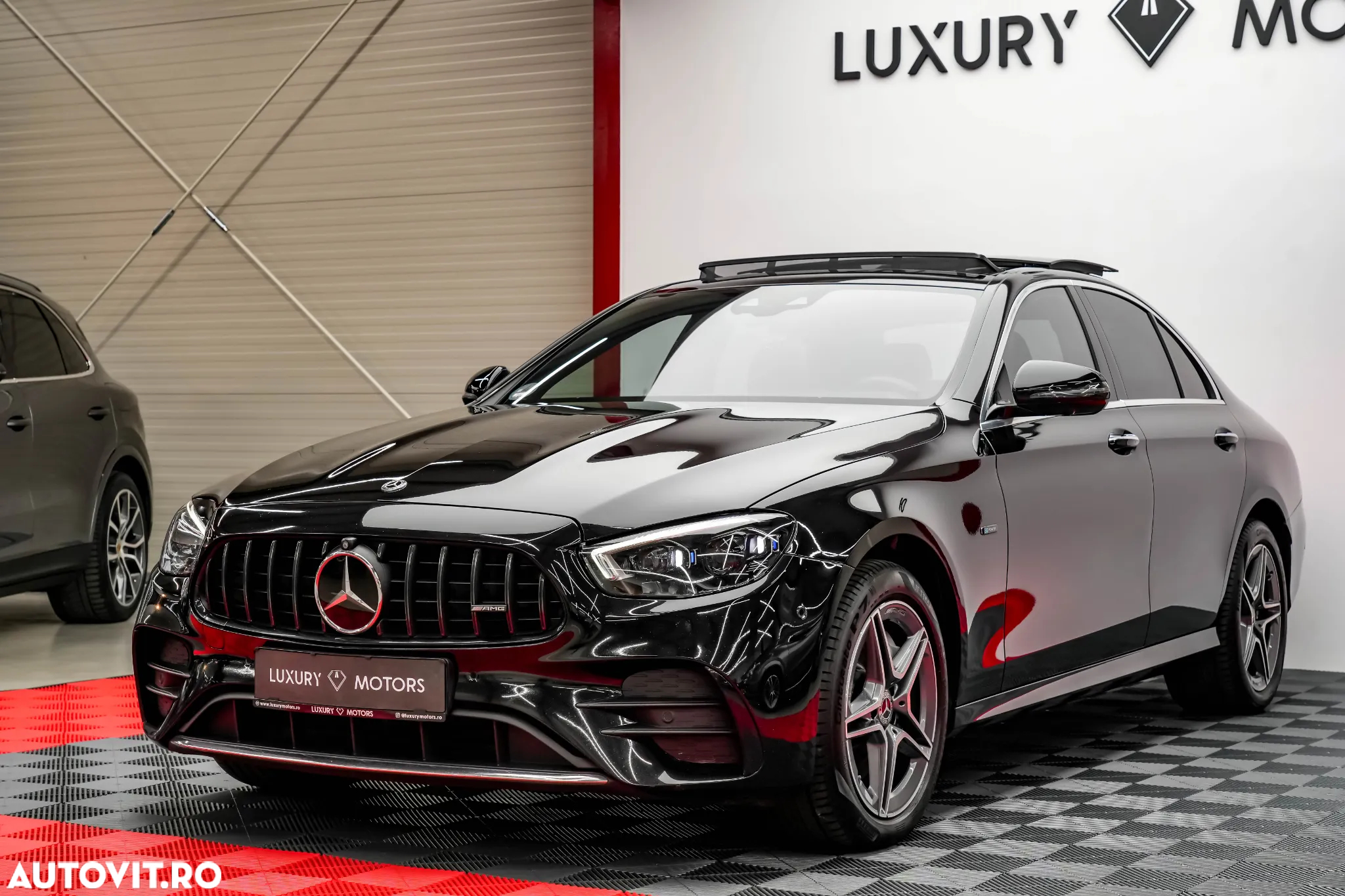 Mercedes-Benz E 300de 4Matic 9G-TRONIC Edition AMG Line - 9