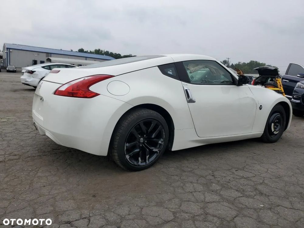 Nissan 370 Z - 4