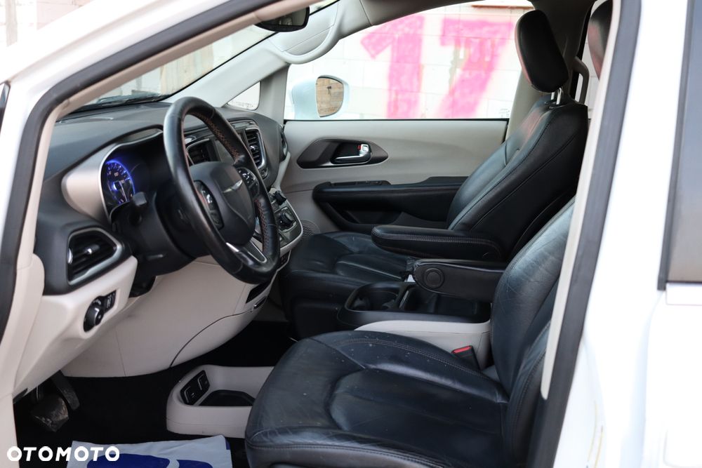 Chrysler Pacifica - 20