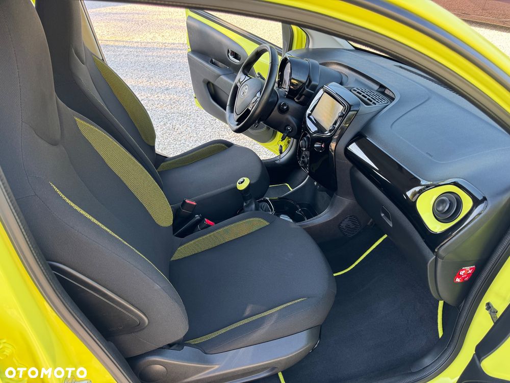Toyota Aygo x mit x-business Paket - 26
