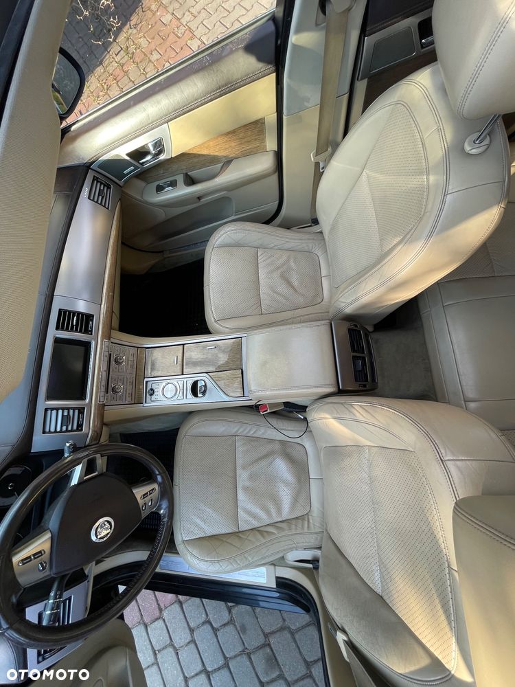 Jaguar XF 2.7 V6 Luxury - 18