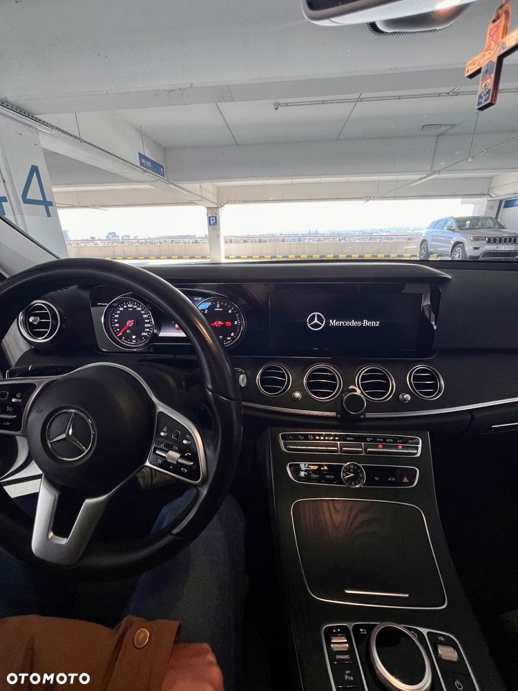 Mercedes-Benz Klasa E 220 d 4-Matic 9G-TRONIC - 20