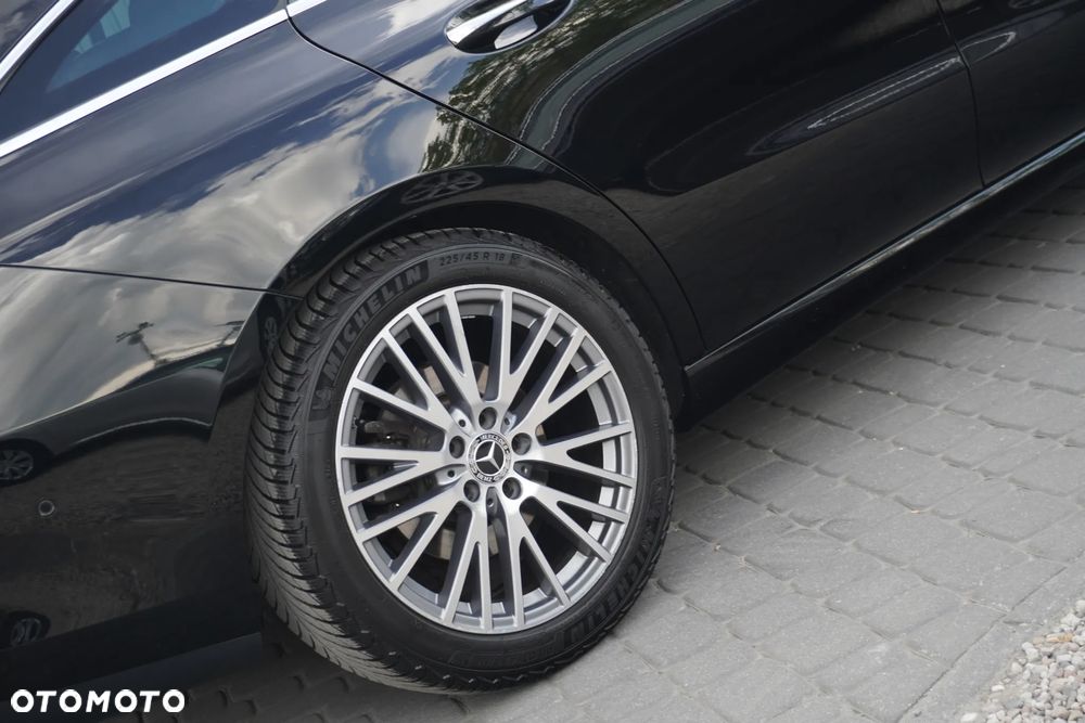 Mercedes-Benz CLA 180 7G-DCT Edition Progressive Line - 13