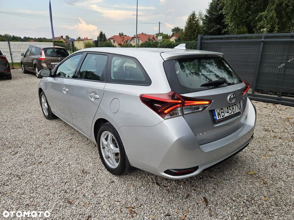 Toyota Auris 1.6 Premium - 9