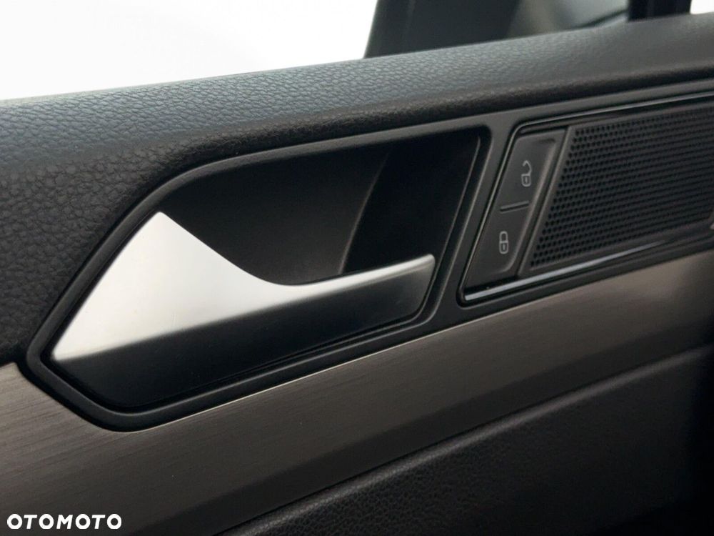 Volkswagen Passat - 30