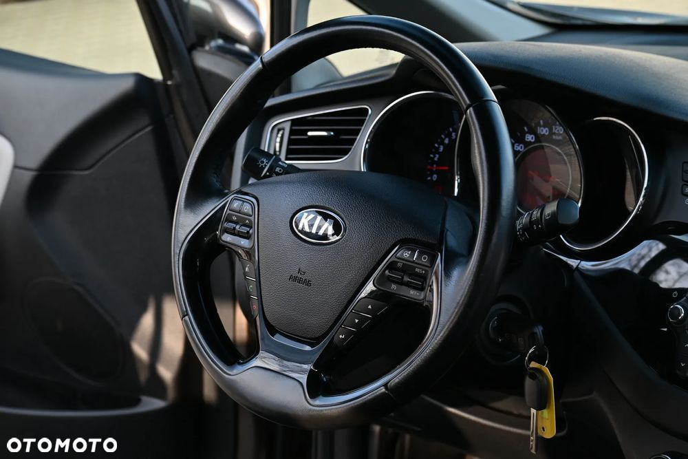 Kia Ceed - 27