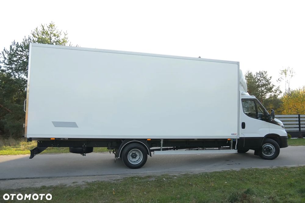 Iveco 72C18  3,0 180KM  Zanotti Z380  230 V 6,1m 12 palet dł -20+20 ładowność 3460kg - 4