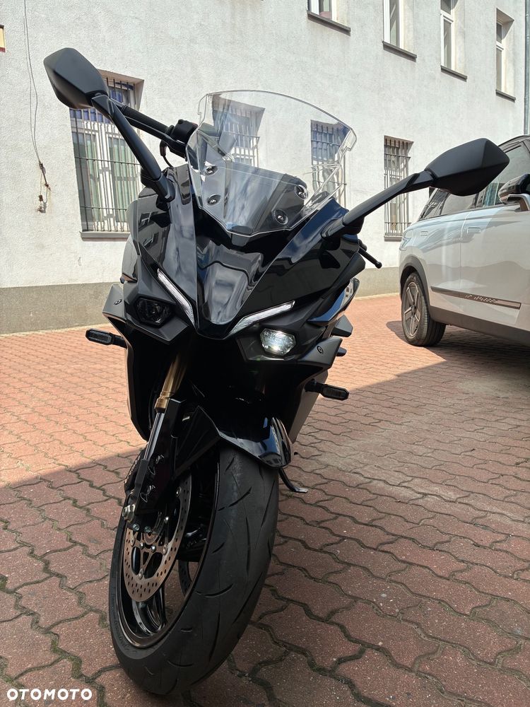Suzuki GSX 1000 - 2
