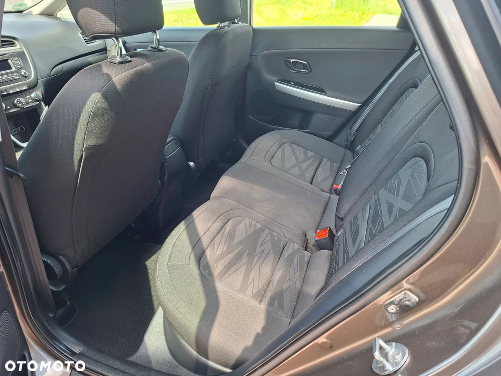 Kia Ceed - 9