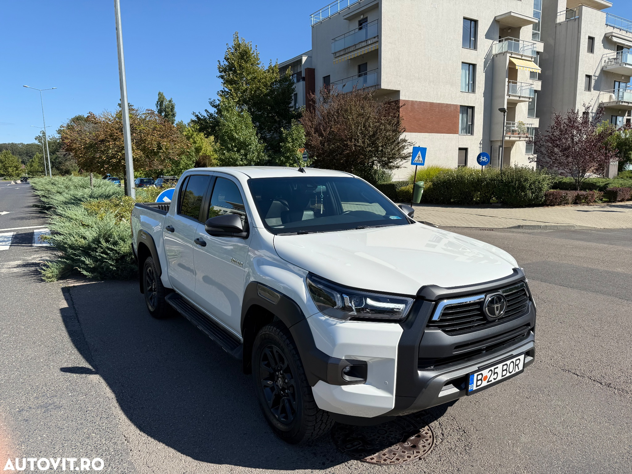 Toyota Hilux 2.8D 204CP 4x4 Double Cab AT Invincible Color Edition - 2