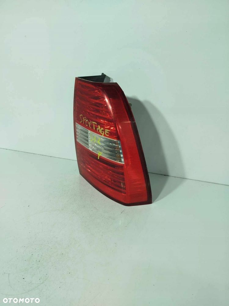 LAMPA PRAWA TYLNA TYŁ KIA SPORTAGE II 04-08 - 3