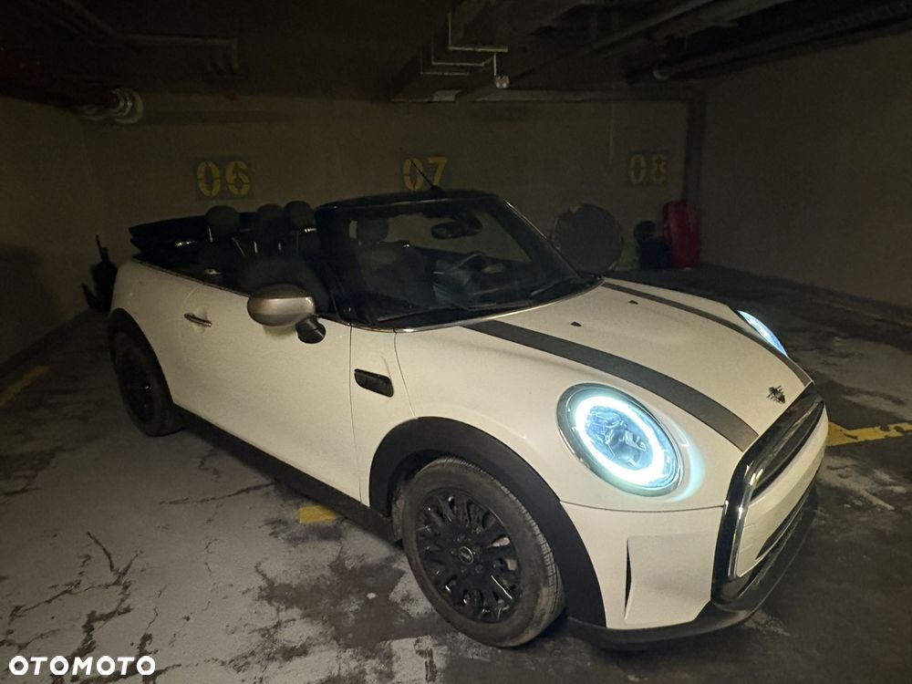 MINI Cooper Essential Trim - 16