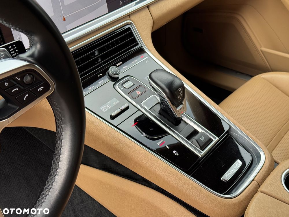 Porsche Panamera 4 - 12
