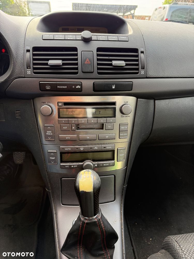 Toyota Avensis - 16