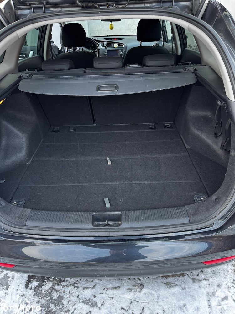 Kia Ceed 1.6 CRDi 136 ISG Dream Team Edition - 11