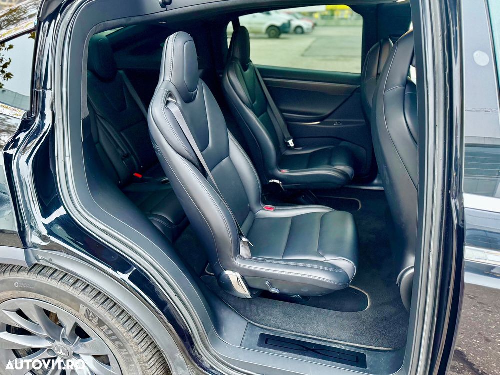 Tesla Model X - 15