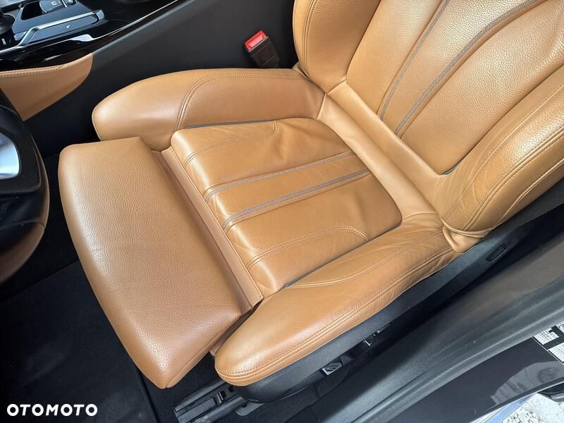 BMW Seria 5 518d mHEV - 16