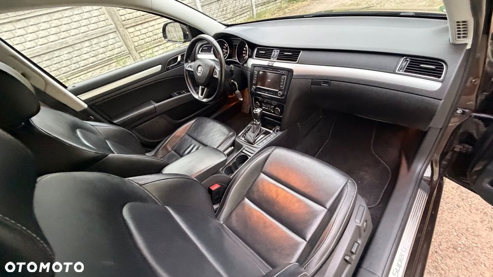 Skoda Superb 2.0 TDI DSG Exclusive - 33