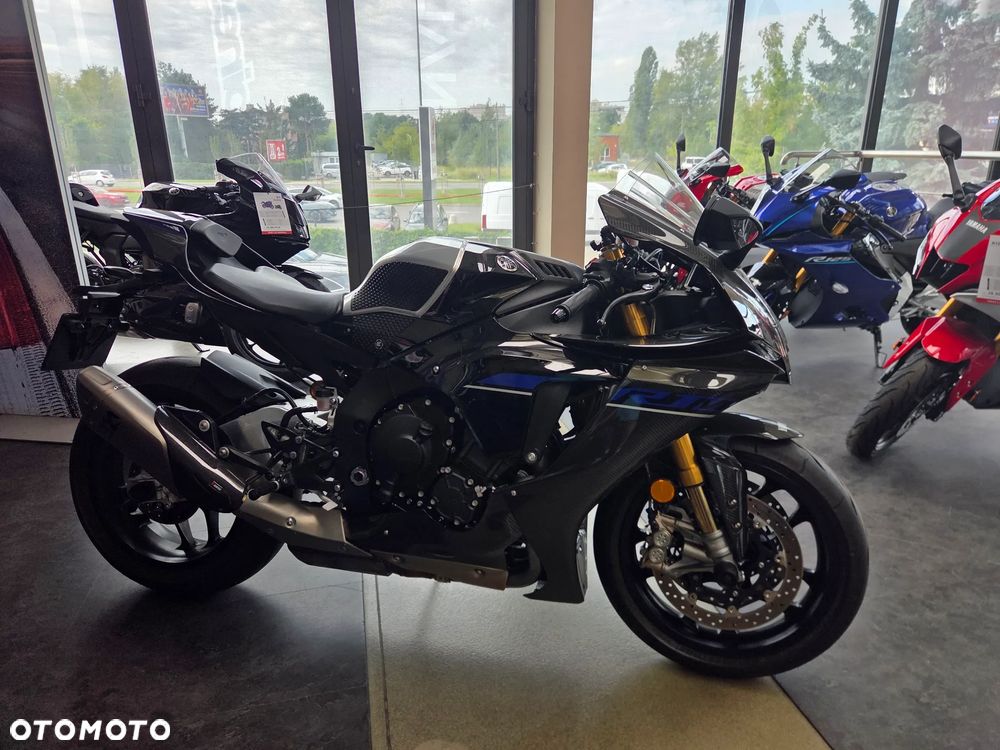 Yamaha R1 - 1