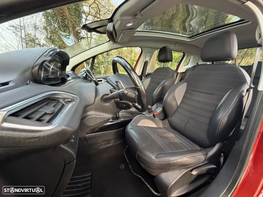 Peugeot 2008 1.2 PureTech Allure EAT6 - 13