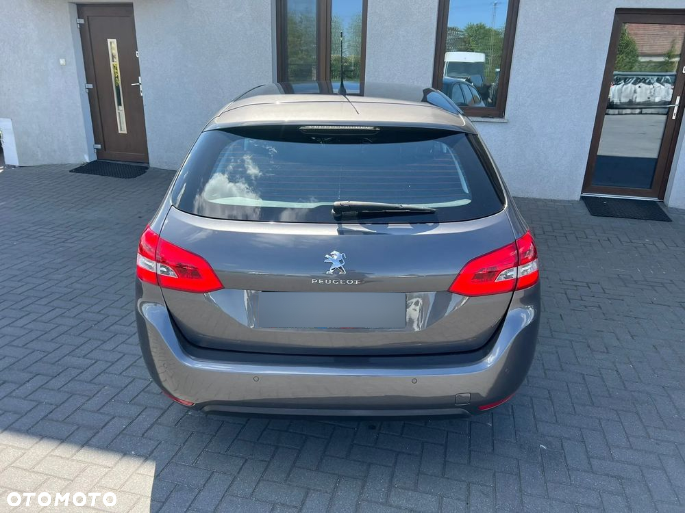 Peugeot 308 - 8
