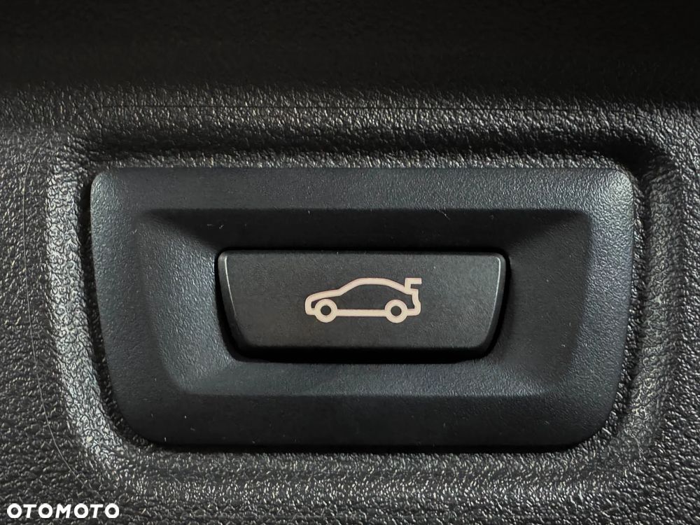 BMW Seria 3 320d xDrive Edition M Sport Shadow - 23