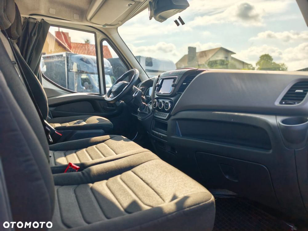 Iveco DAILY FIRANA 10EP WINDA DHOLLANDIA PLANDEKA 3.0 180KM HIMATIC AUTOMAT NAWIGACJA RADAR ASYSTENT PASA SERWIS ASO BEZWYPADKOWY ZADBANY 2024 FV23% KLIMA WEBASTO 35S18 - 24