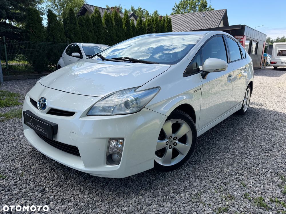 Toyota Prius (Hybrid) - 1