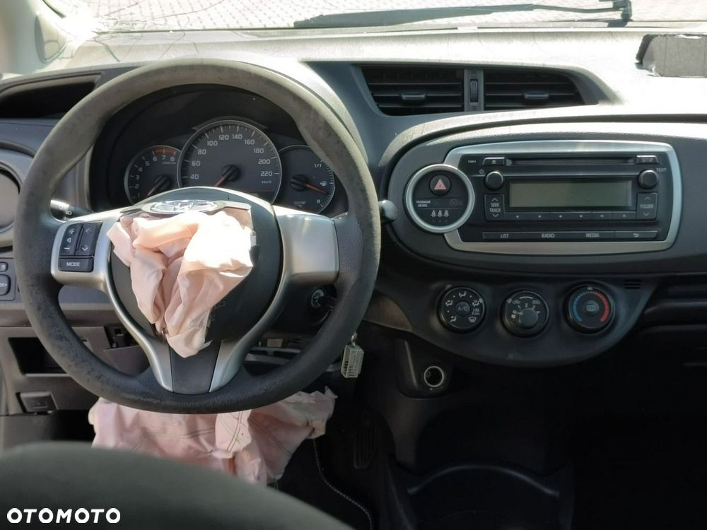 Toyota Yaris - 12