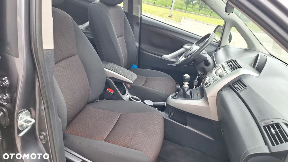 Toyota Verso 1.8 Premium - 16