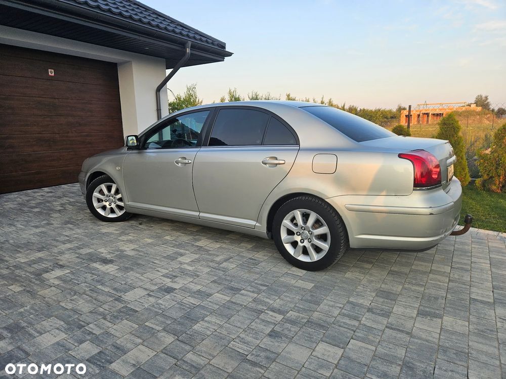 Toyota Avensis - 8