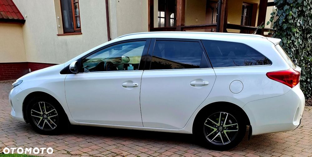 Toyota Auris 1.6 Premium - 2