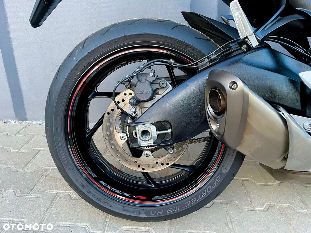 Suzuki GSX - 12