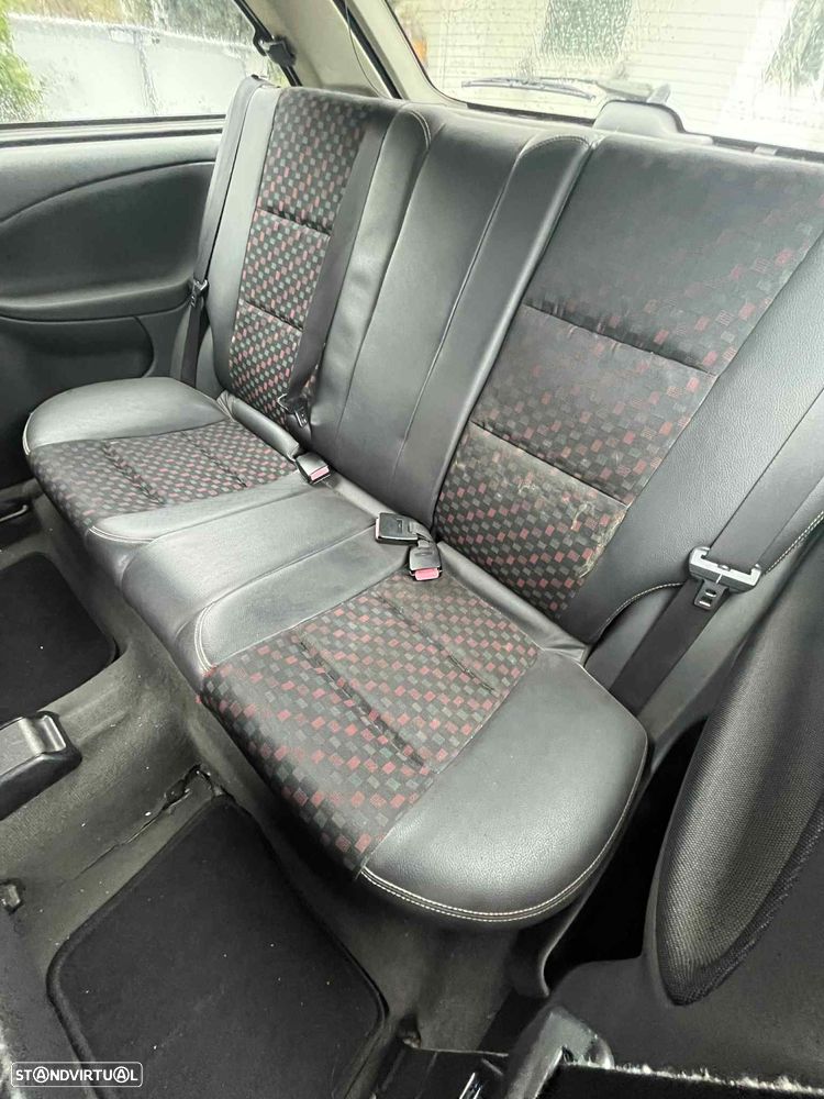MG ZR 105 — fotografia 7