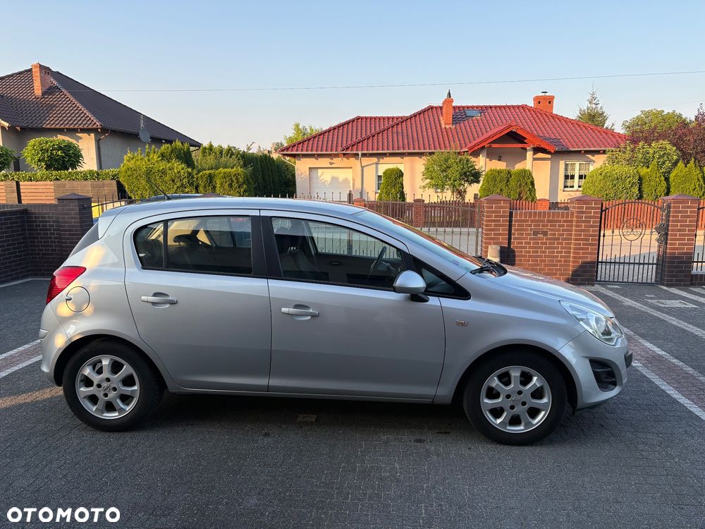 Opel Corsa 1.4 16V Edition - 4