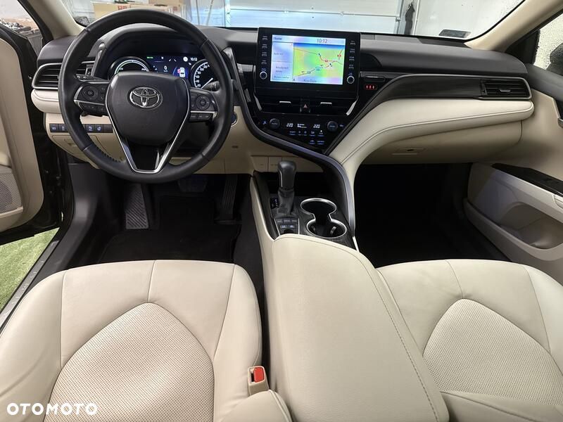 Toyota Camry 2.5 Hybrid Executive CVT - 22