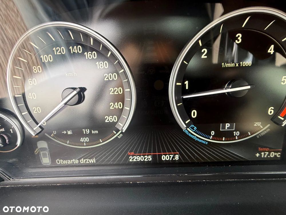 BMW Seria 5 530d Touring Luxury Line - 28