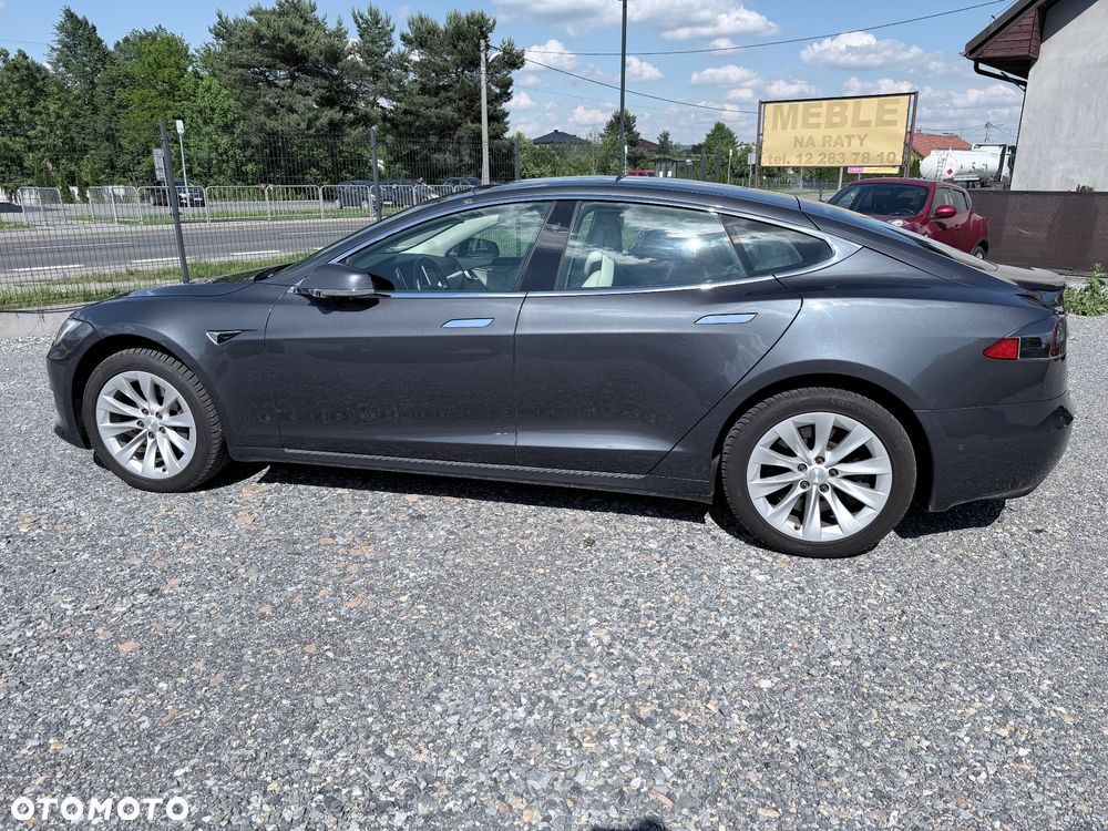 Tesla Model S - 12