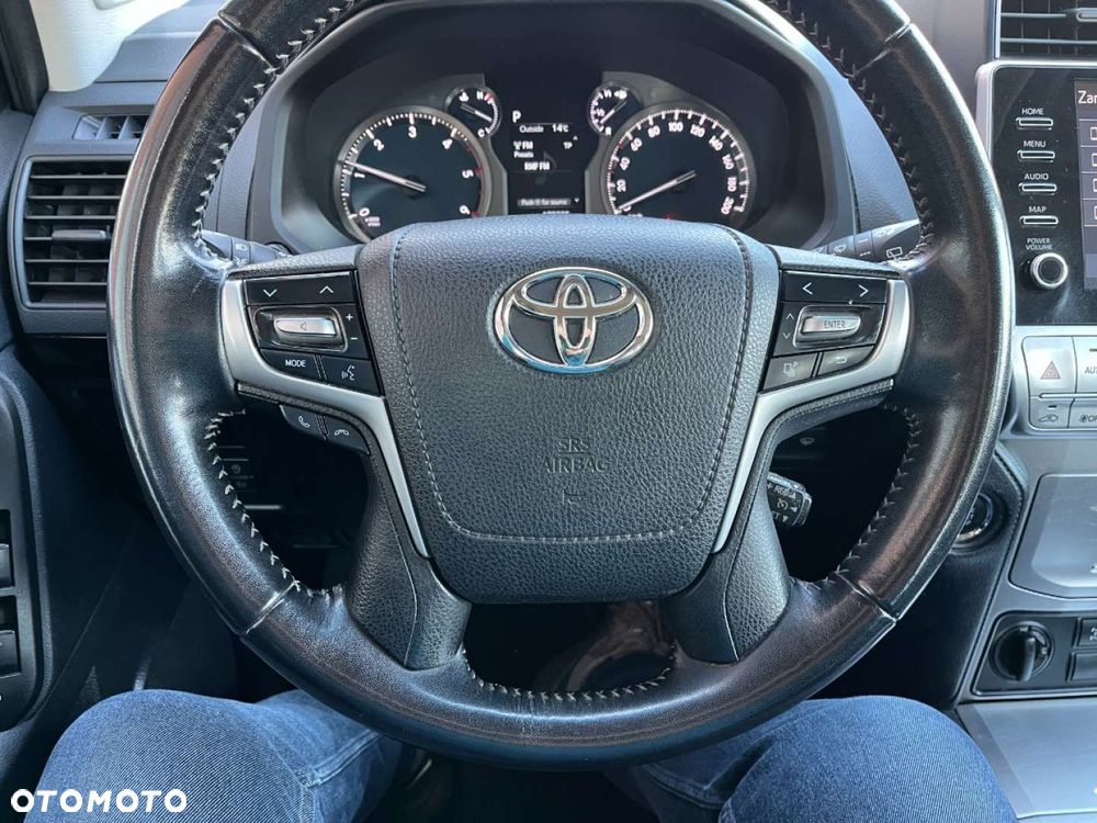 Toyota Land Cruiser - 20