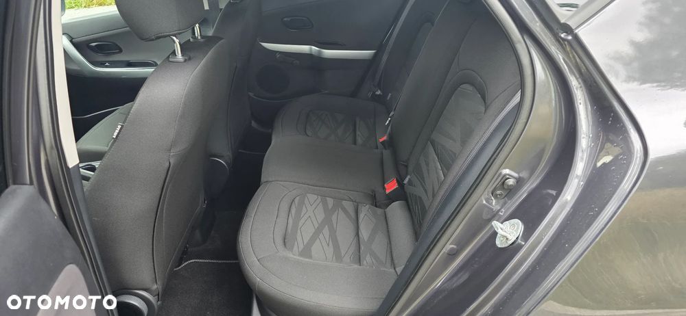 Kia Ceed - 9