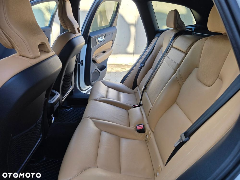 Volvo XC 60 ver-b4-d-awd-inscription - 36