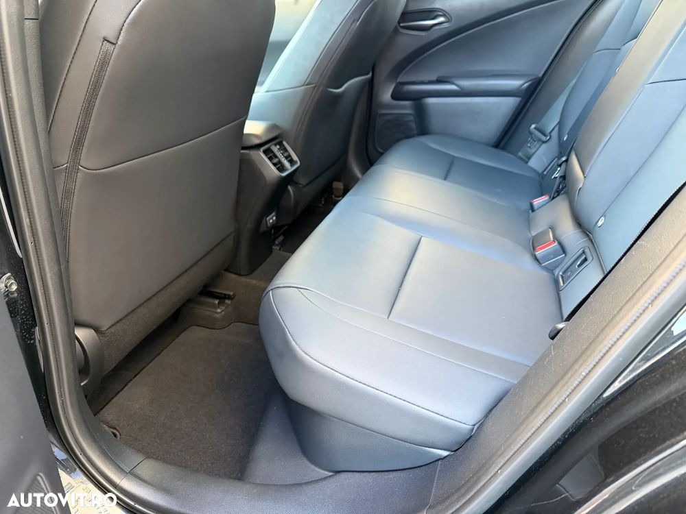 Lexus UX 250h E-FOUR Luxury ML - 23