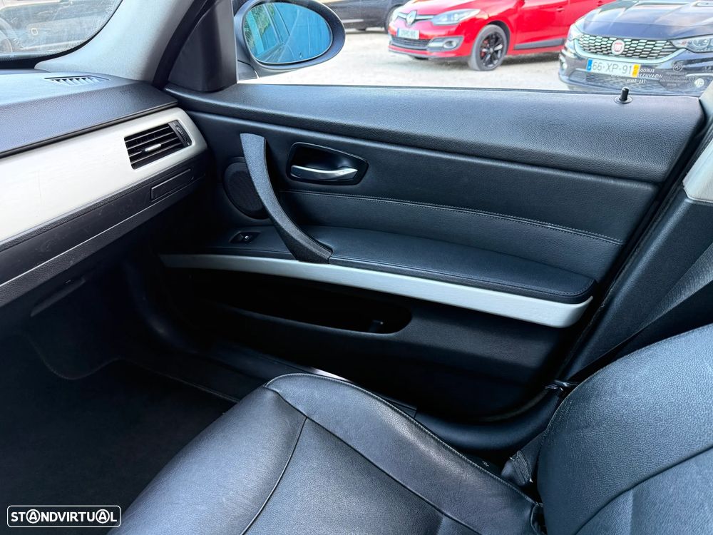 BMW 320 d Touring - 8